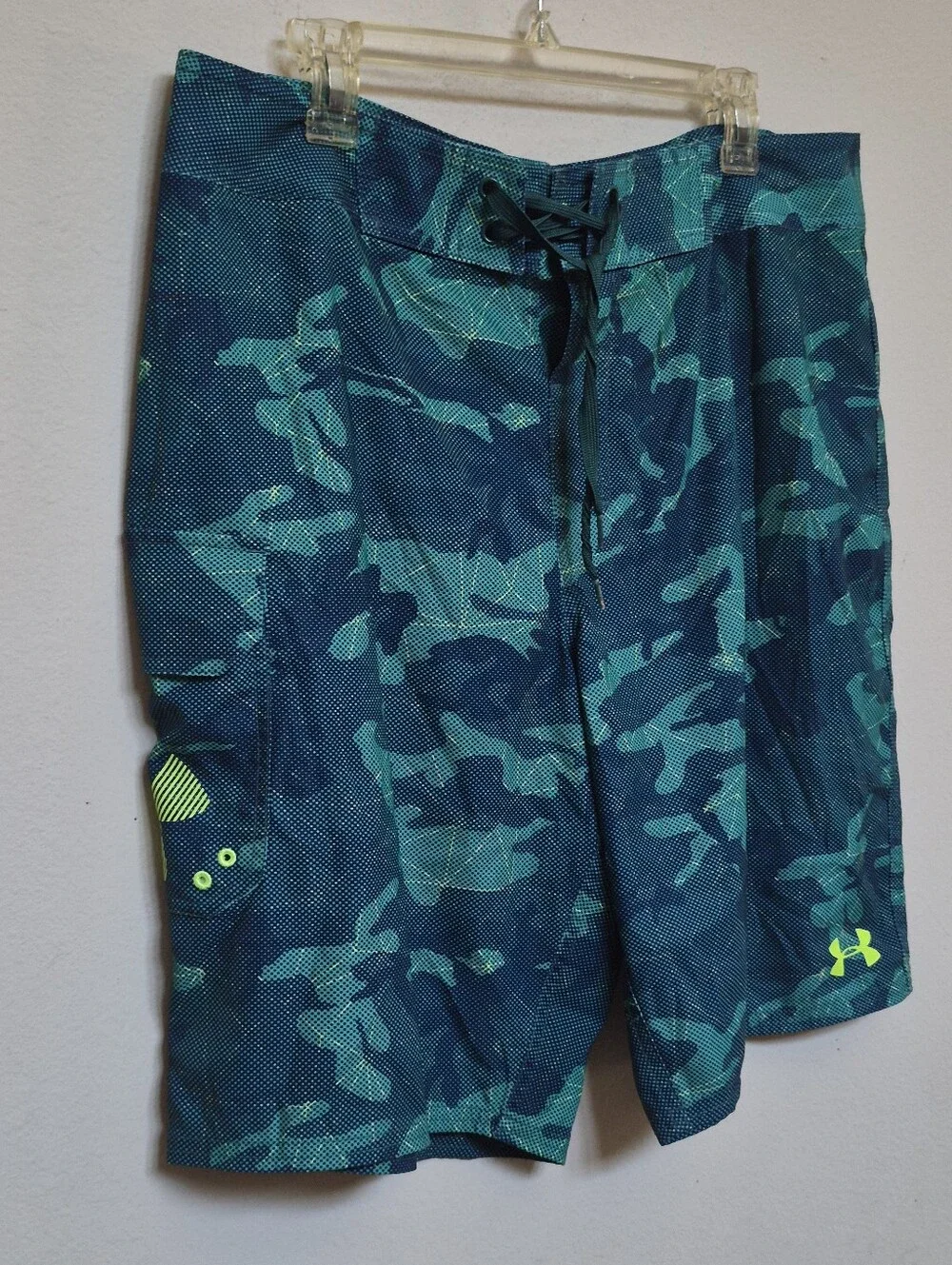 Under Armour Men’s Teal Camo Swim Trunks Size 36